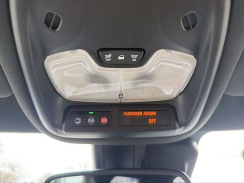 Used 2025 Chevrolet TrailBlazer RS w/ Convenience Package AWD/4WD image 32