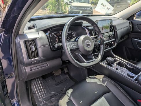 Used 2024 Nissan Pathfinder SL AWD/4WD image 14