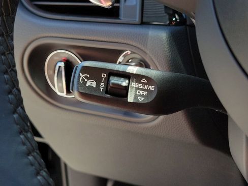 New 2026 Porsche Macan image 40