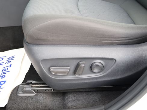 Used 2025 Toyota RAV4 XLE FWD image 23