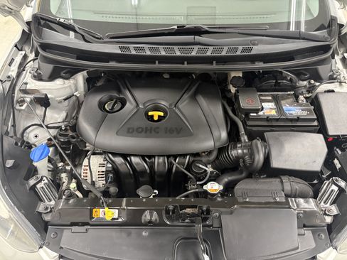 Used 2015 Hyundai Elantra SE w/ Option Group 02 FWD image 8