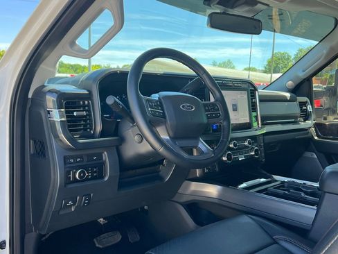 Used 2024 Ford F250 Lariat w/ Lariat Ultimate Package AWD/4WD image 11