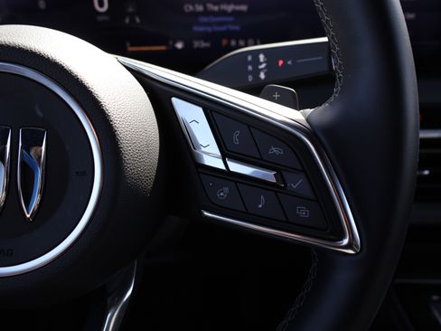 Used 2025 Buick Enclave Preferred image 31