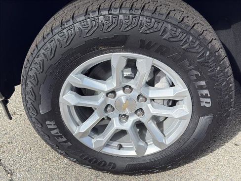 Used 2023 Chevrolet Silverado 1500 LT AWD/4WD image 11
