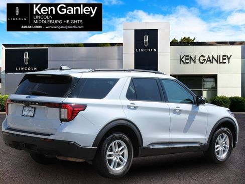 Used 2025 Ford Explorer Active AWD/4WD image 7