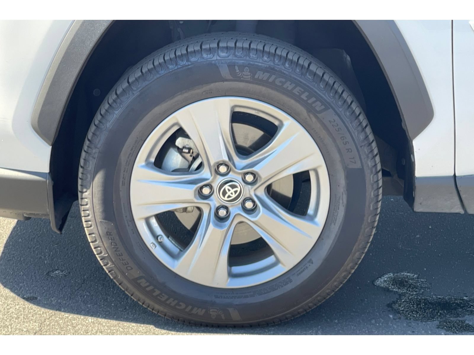 Used 2023 Toyota RAV4 LE AWD/4WD image 43