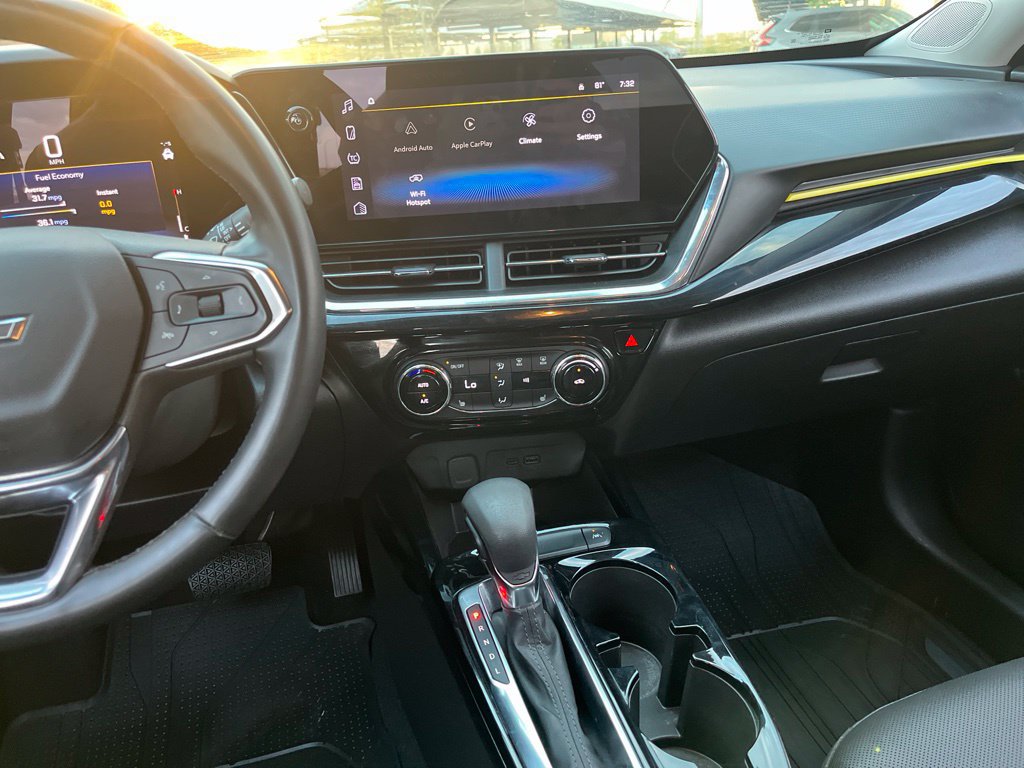Used 2025 Chevrolet Trax ACTIV FWD image 17