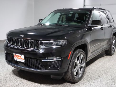 Used 2023 Jeep Grand Cherokee Limited AWD/4WD image 31