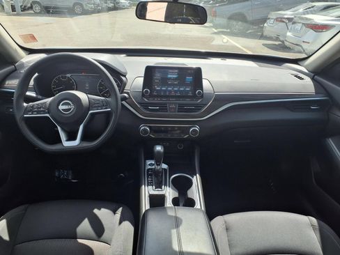 Used 2024 Nissan Altima 2.5 SV FWD image 3
