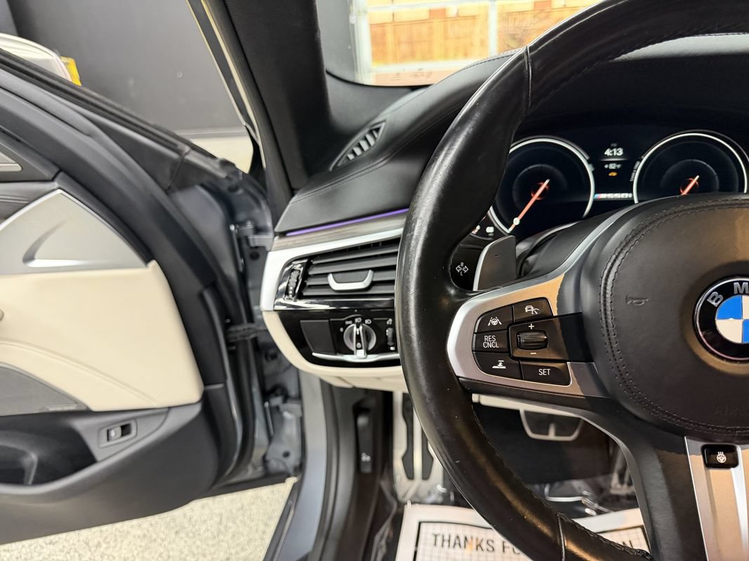 Used 2018 BMW M550i xDrive AWD/4WD image 27