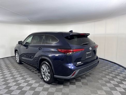 Used 2020 Toyota Highlander Limited FWD image 3