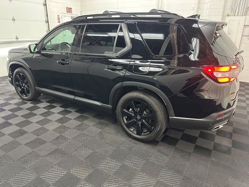 Used 2025 Honda Pilot Black Edition image 7