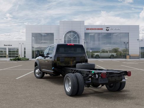 New 2026 RAM 4500 Tradesman w/ Chrome Appearance Group AWD/4WD image 3