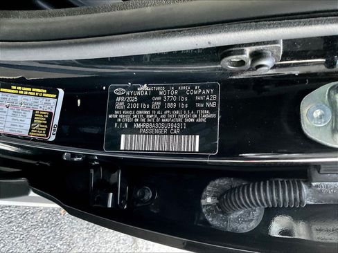 Used 2025 Hyundai Venue SE FWD image 17