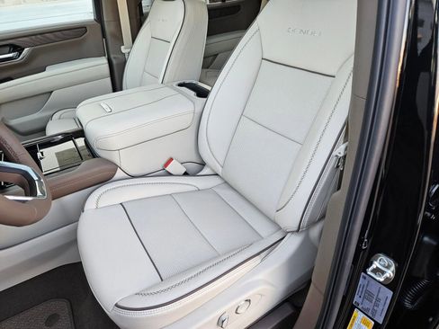 New 2026 GMC Yukon Denali w/ Sun & Power Step Package AWD/4WD image 22