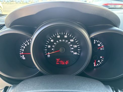 Used 2013 Kia Soul FWD image 25