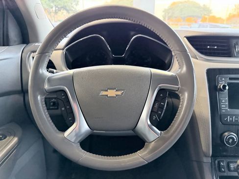 Used 2017 Chevrolet Traverse LT image 19