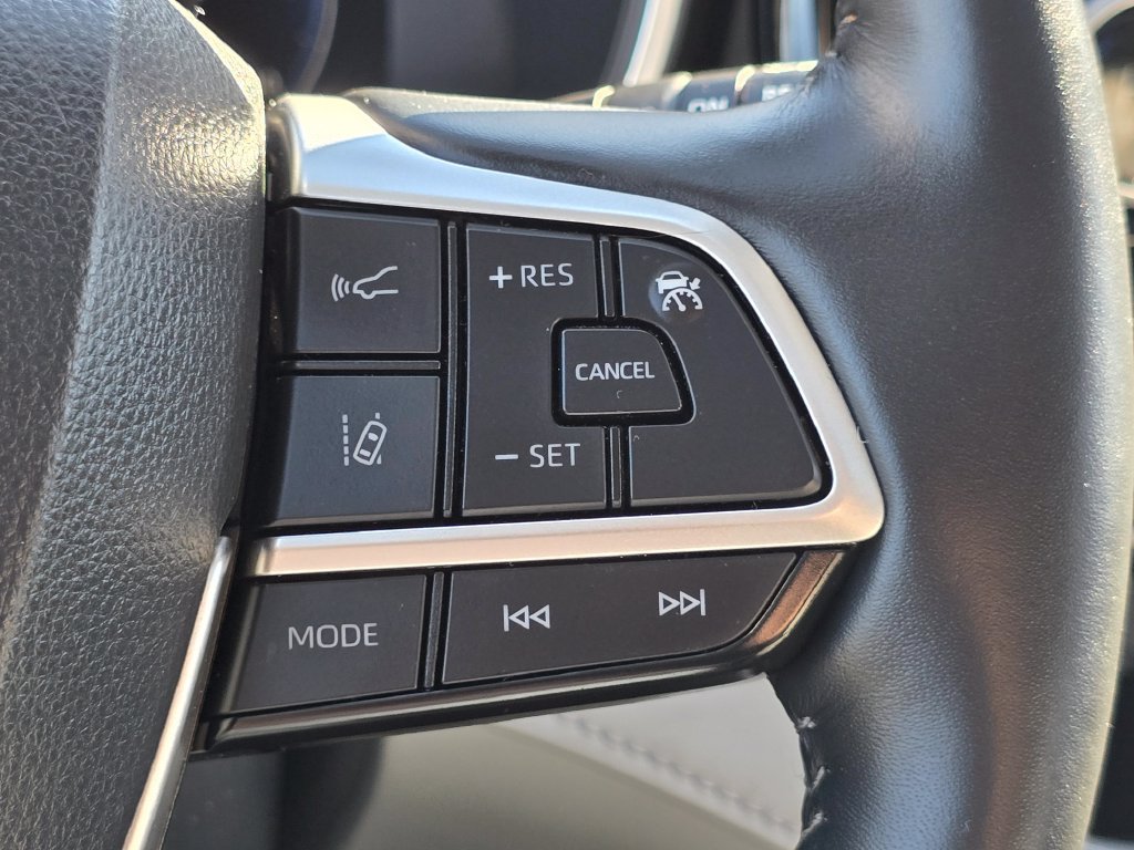 Used 2025 Toyota Highlander Limited AWD/4WD image 35