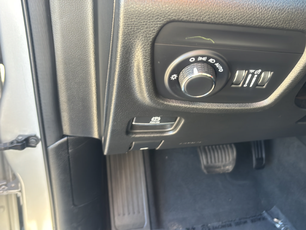 Used 2024 Jeep Grand Cherokee Altitude AWD/4WD image 18