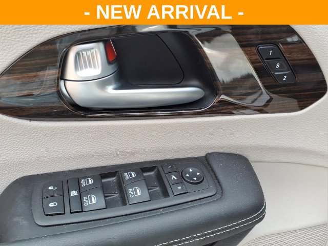Used 2024 Chrysler Pacifica Limited FWD image 17