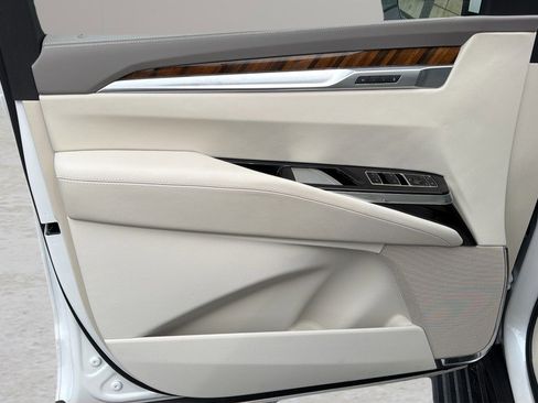 Certified 2025 Cadillac Escalade ESV Premium Luxury Platinum w/ LPO, Floor Liner Package AWD/4WD image 16