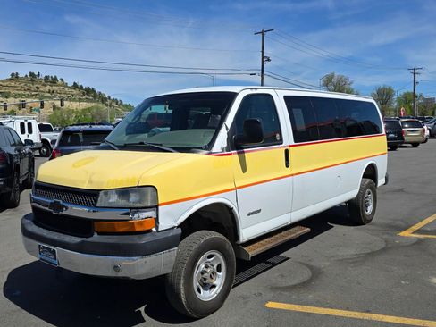Used 2006 Chevrolet Express 3500 LS Extended Van 3D w/ LT Preferred Equipment Group image 7
