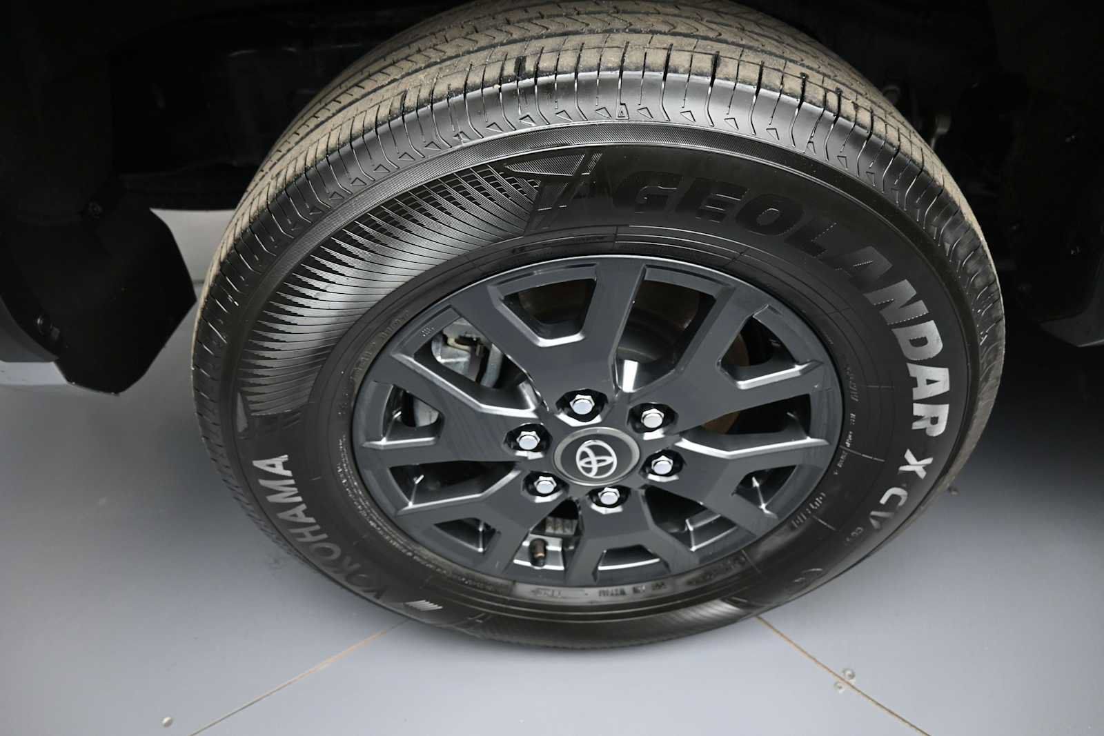 Used 2025 Toyota 4Runner SR5 AWD/4WD image 14