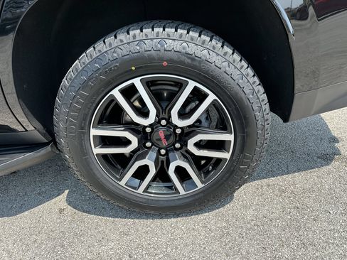 Used 2024 GMC Yukon AT4 w/ Technology Package AWD/4WD image 31