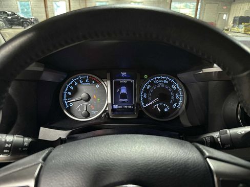 Used 2019 Toyota Tacoma SR5 AWD/4WD image 32