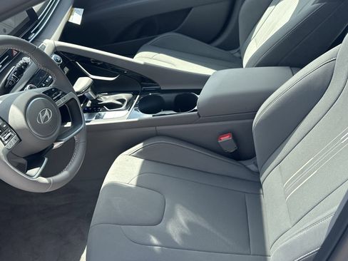 New 2025 Hyundai Elantra SEL image 14
