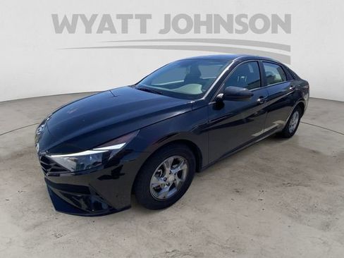 Used 2023 Hyundai Elantra SE FWD image 2