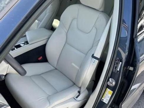 Used 2023 Volvo XC60 B5 Plus w/ Protection Package Premier AWD/4WD image 7