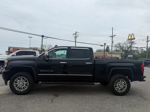 Used 2016 GMC Sierra 2500 Denali w/ Duramax Plus Package AWD/4WD image 5