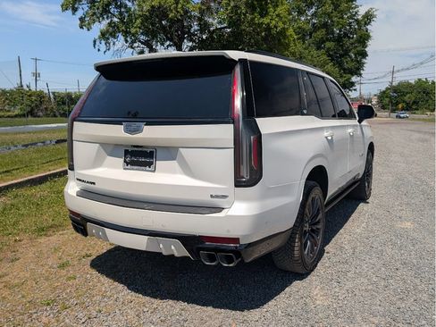 Used 2023 Cadillac Escalade V w/ LPO, ONYX Package AWD/4WD image 5