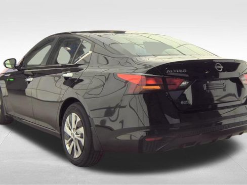 Used 2023 Nissan Altima 2.5 S FWD image 9