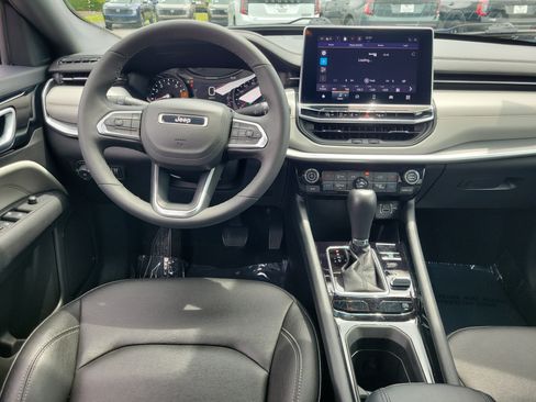 Used 2025 Jeep Compass Limited AWD/4WD image 10