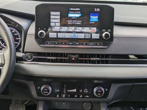 Used 2023 Mitsubishi Outlander SE Black Edition FWD image 18