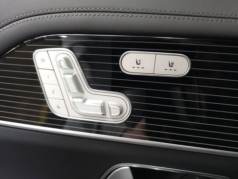 Used 2024 Mercedes-Benz Maybach GLS 600 4MATIC image 28
