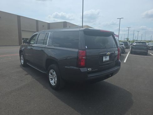 Used 2018 Chevrolet Suburban LT RWD image 7