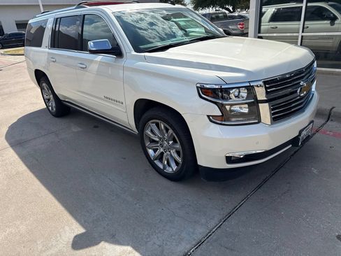 Used 2015 Chevrolet Suburban LTZ RWD image 4