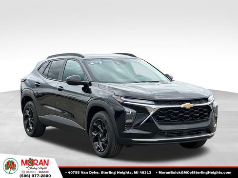 Certified 2025 Chevrolet Trax LT w/ LT Convenience Package FWD image 7