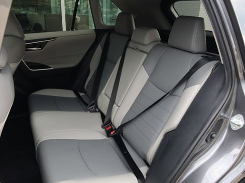 Used 2019 Toyota RAV4 XLE Premium FWD image 32