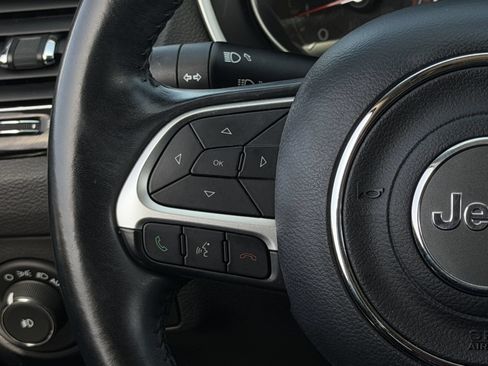 Used 2019 Jeep Compass Latitude FWD image 14