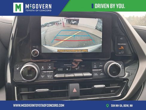 Used 2023 Toyota Highlander XLE AWD/4WD image 40