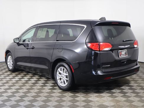 Used 2023 Chrysler Voyager LX FWD image 9