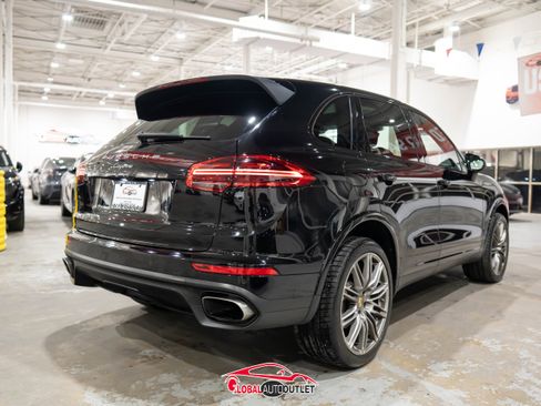 Used 2017 Porsche Cayenne Platinum Edition w/ Premium Package (PJV) image 7