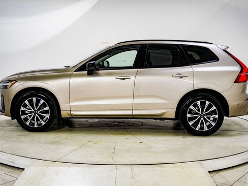 Used 2025 Volvo XC60 B5 Plus AWD/4WD image 4