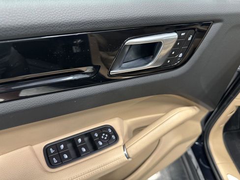 Certified 2022 Porsche Cayenne AWD/4WD image 14