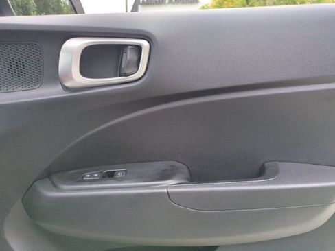 Used 2025 Hyundai Venue SEL FWD image 32
