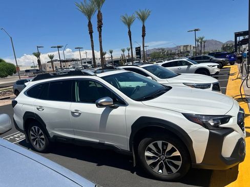 Used 2024 Subaru Outback Touring AWD/4WD image 4